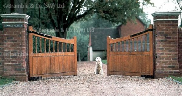 Wooden Gates,Electric operated,Devon,Exeter,Cornwall